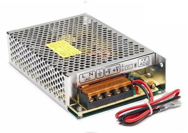 Fuente Swithiching Interna de Alto Rendimiento con Sistema UPS Ante Cortes de Energía. Salida Max 12V 8A